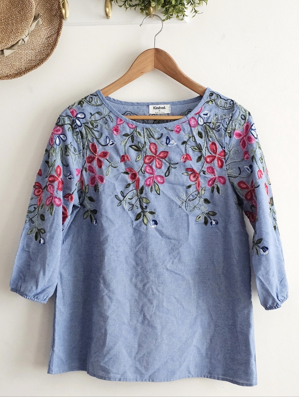 Kindred Chambray Embroidered Floral Blouse Blue Boho Cottagecore M